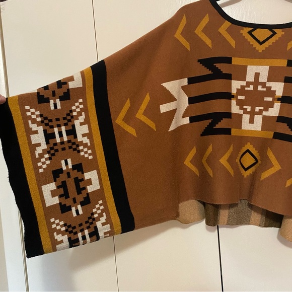 Cotton & Rye Women’s Southwestern Print Poncho Sweater Small - Picture 2 of 5
